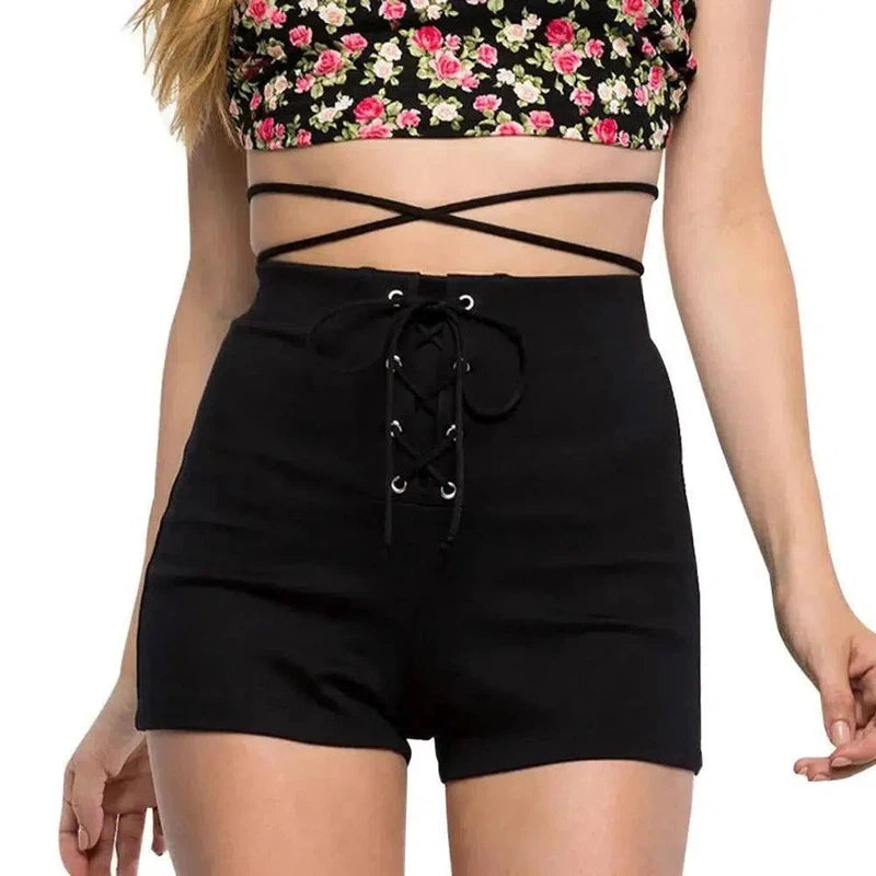 Eyelet straps slim shorts-Black-12